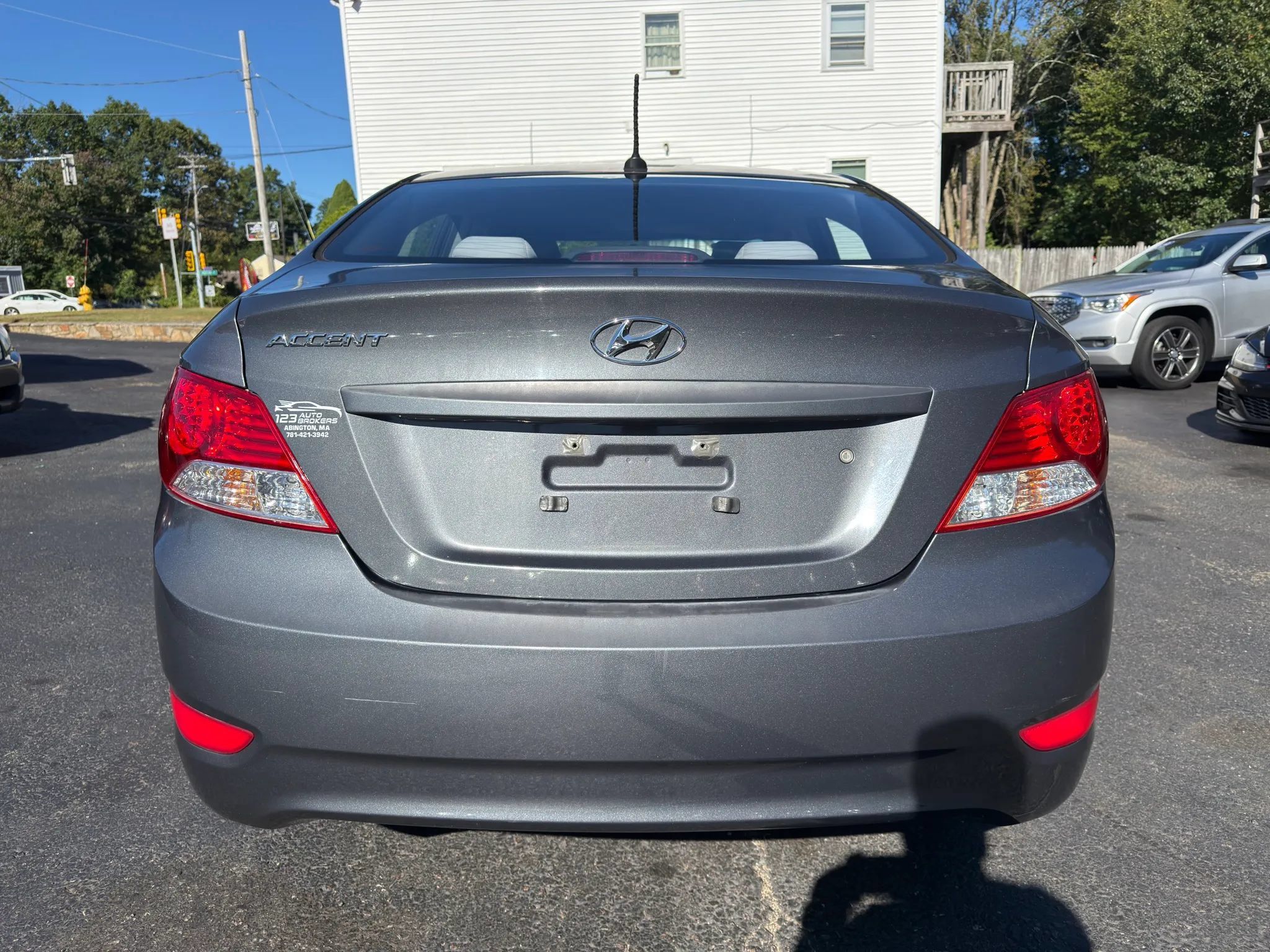 Used 2012 Hyundai Accent GLS FWD image 6