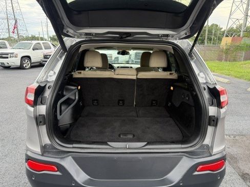 Used 2016 Jeep Cherokee Latitude w/ Comfort/Convenience Group FWD image 13