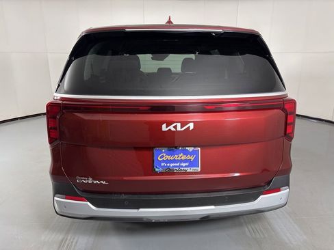 Used 2025 Kia Carnival LXS image 7