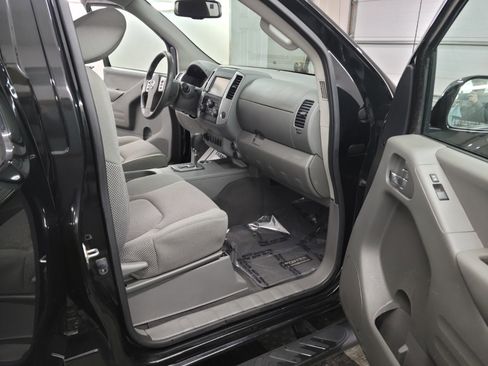 Used 2021 Nissan Frontier SV w/ Midnight Edition Floor Mats image 12