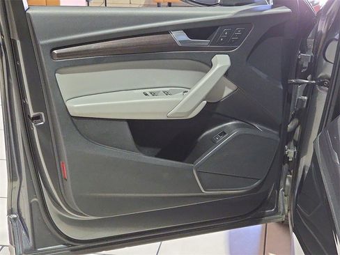 Used 2023 Audi Q5 2.0T Premium w/ Convenience Package image 17