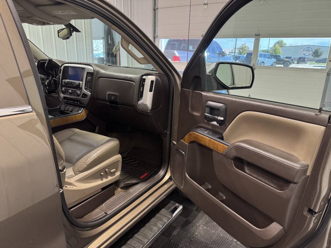 Used 2015 GMC Sierra 1500 SLT w/ SLT Preferred Package AWD/4WD image 13