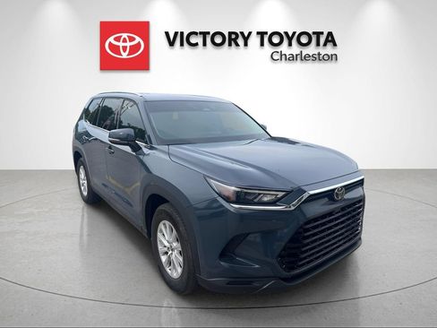 Used 2025 Toyota Grand Highlander AWD image 3