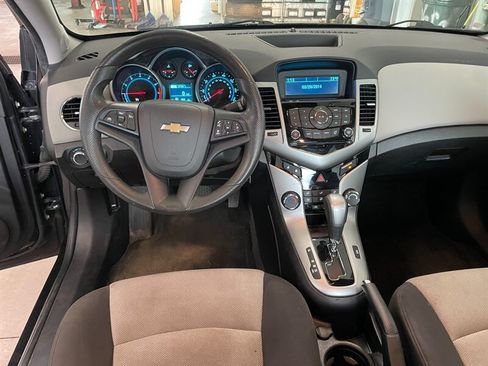 Used 2014 Chevrolet Cruze LS FWD image 8