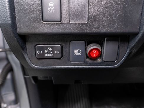 Used 2021 Toyota Tacoma SR5 AWD/4WD image 30