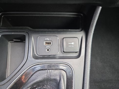 Used 2021 Jeep Cherokee Latitude Plus image 16