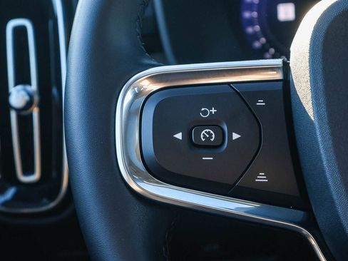 Used 2023 Volvo XC40 B5 Ultimate w/ Protection Package Premier image 37