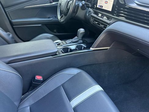 Used 2025 Toyota Camry SE FWD image 15