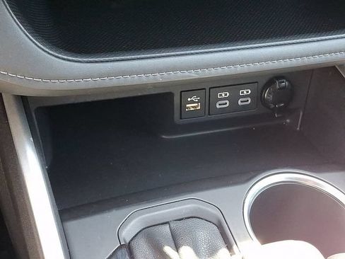 Used 2023 Toyota Highlander L FWD image 28