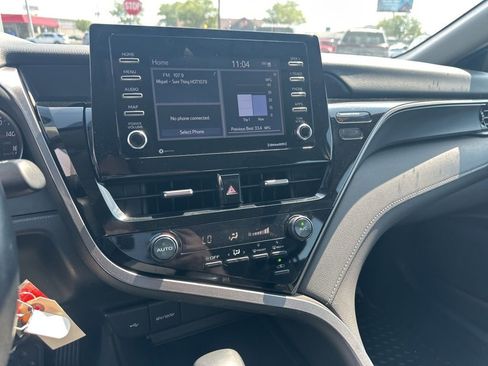 Used 2021 Toyota Camry SE FWD image 15