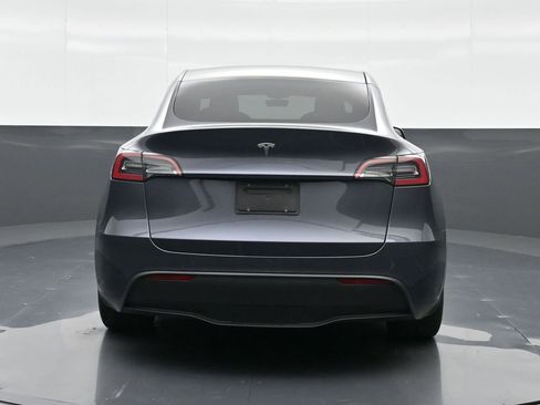 Used 2023 Tesla Model Y 2WD image 7