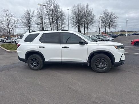 Used 2023 Honda Pilot TrailSport image 9