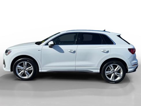 Used 2023 Audi Q3 2.0T Premium w/ Convenience Package AWD/4WD image 2