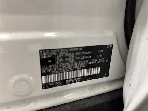 Used 2021 Toyota Venza LE image 19