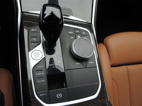 Used 2022 BMW 330i Sedan w/ Premium Package image 18