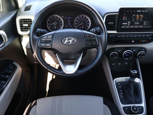 Used 2021 Hyundai Venue SEL w/ Premium Package image 9