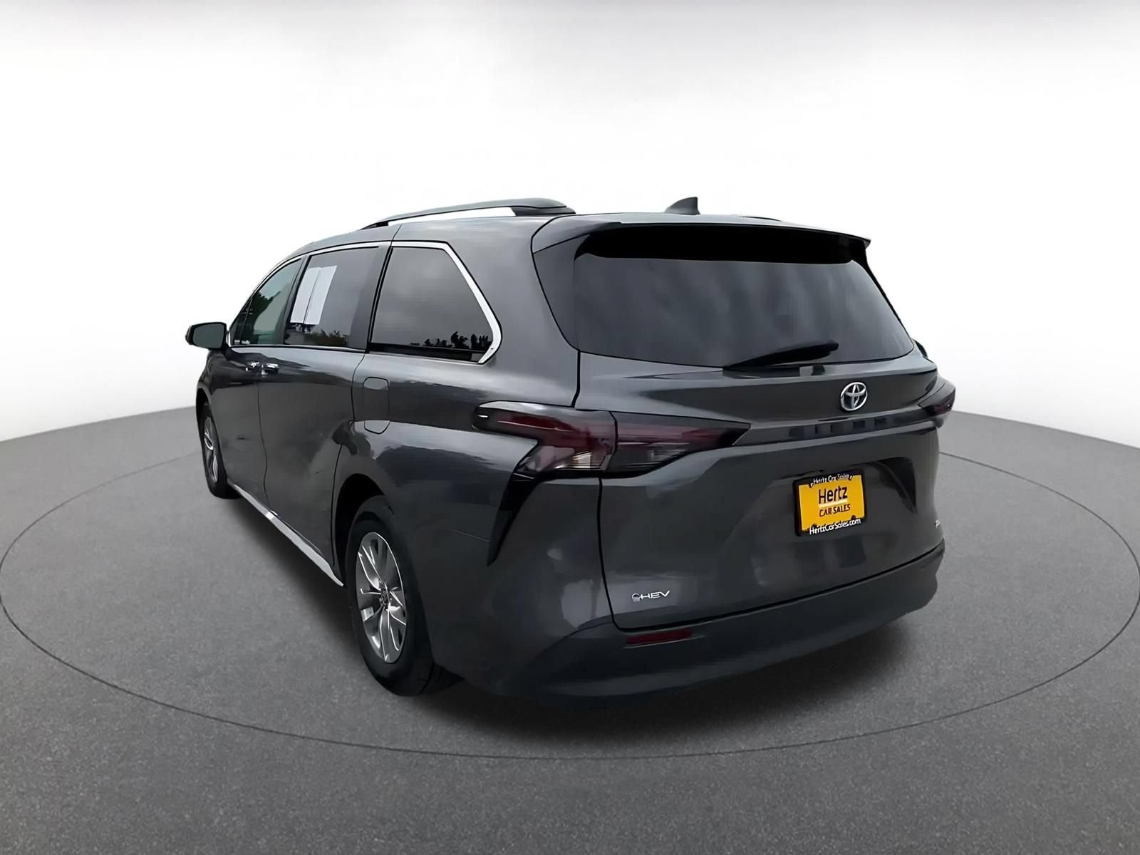 Used 2025 Toyota Sienna XLE FWD image 10