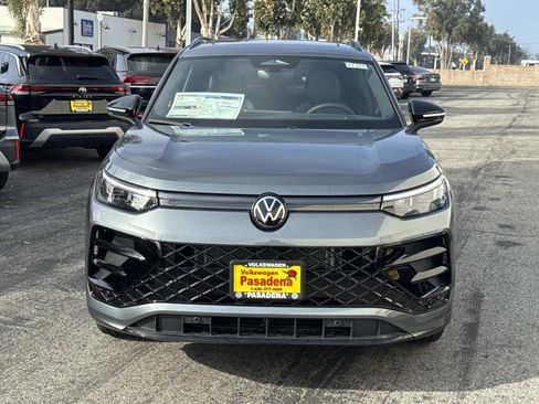 New 2026 Volkswagen Tiguan SE R-Line FWD image 2