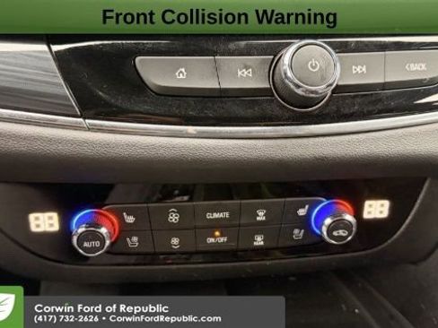 Used 2024 Buick Enclave Premium FWD image 4