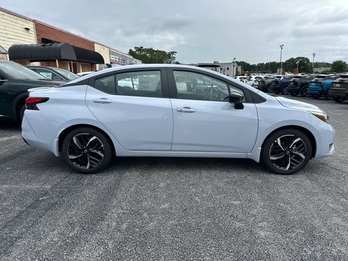 New 2025 Nissan Versa SR w/ Trunk Package image 2