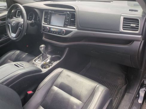 Used 2017 Toyota Highlander Limited Platinum AWD/4WD image 29