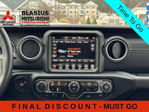 Used 2023 Jeep Wrangler Unlimited Sahara w/ Cold Weather Group AWD/4WD image 27