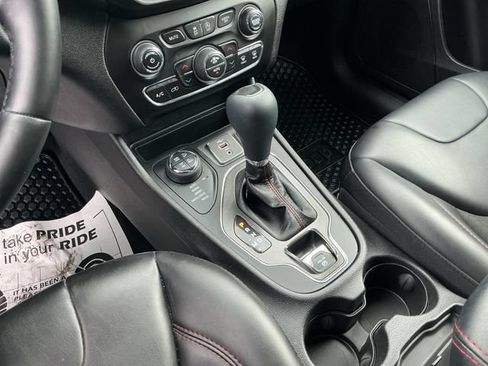 Used 2021 Jeep Cherokee Trailhawk AWD/4WD image 18