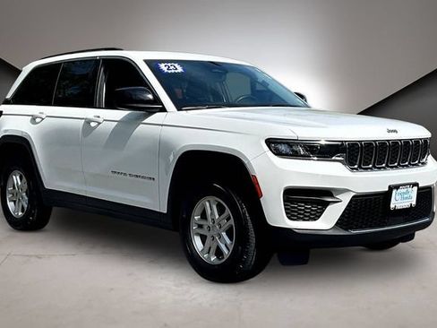 Used 2023 Jeep Grand Cherokee Laredo AWD/4WD image 3