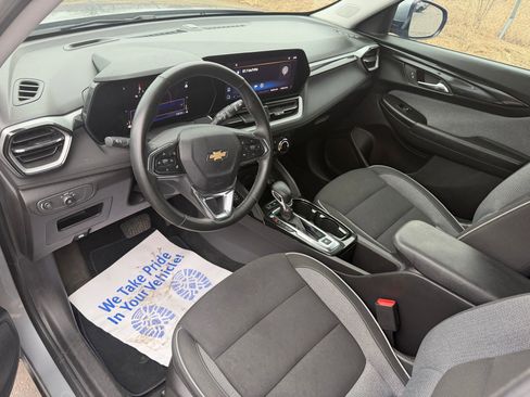 Used 2025 Chevrolet TrailBlazer LT w/ LT Cold Weather Package image 12