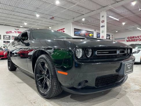 Used 2020 Dodge Challenger SXT RWD image 30
