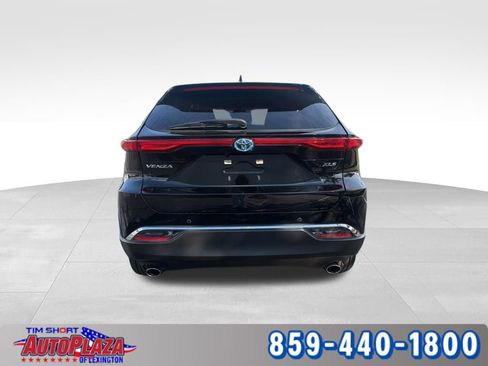 Used 2024 Toyota Venza XLE AWD/4WD image 7