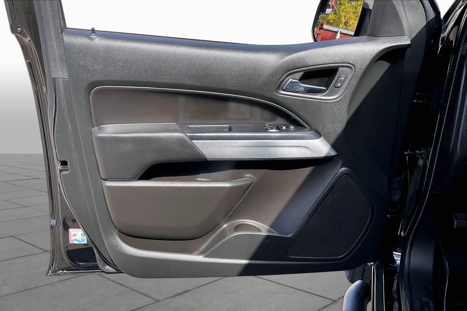 Used 2021 Chevrolet Colorado LT w/ Fleet Safety Package RWD image 21