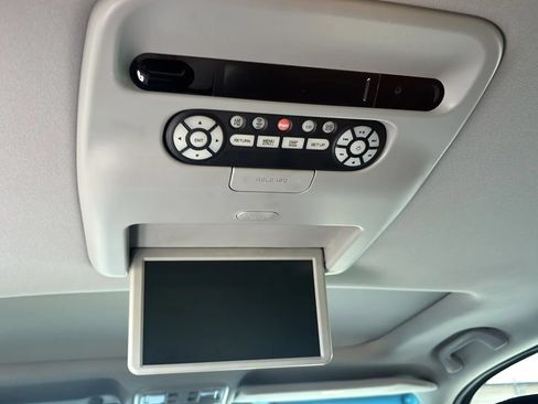 Used 2011 Honda Pilot Touring image 16