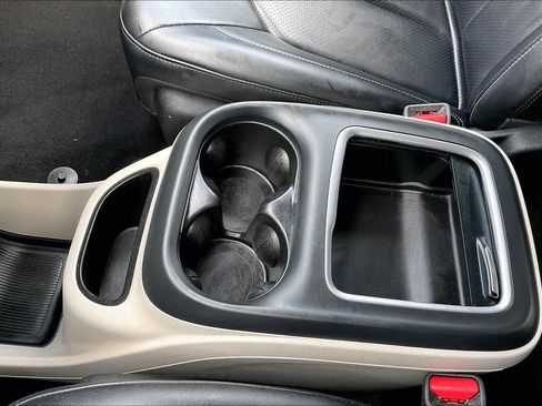 Certified 2023 Chrysler Pacifica Touring-L FWD image 26