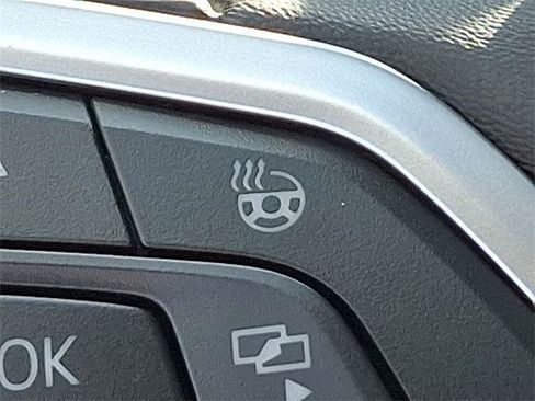 New 2025 Volkswagen Taos SE image 19