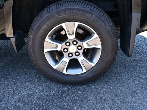 Used 2019 Chevrolet Colorado Z71 AWD/4WD image 9