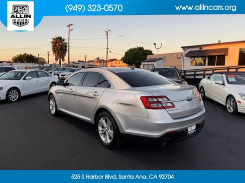 Used 2016 Ford Taurus SE FWD image 6