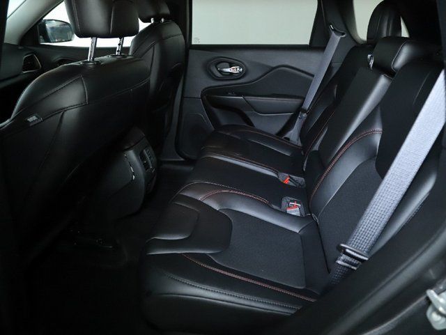 Used 2022 Jeep Cherokee Trailhawk w/ Comfort/Convenience Group AWD/4WD image 14