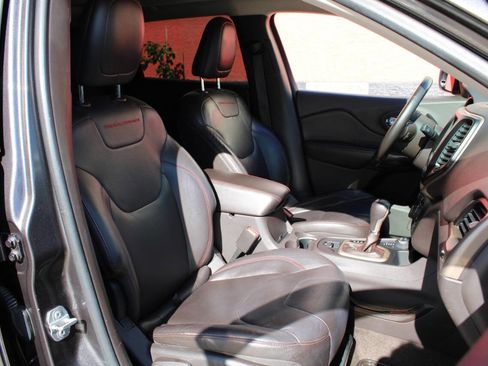 Used 2015 Jeep Cherokee Trailhawk w/ Comfort/Convenience Group image 13