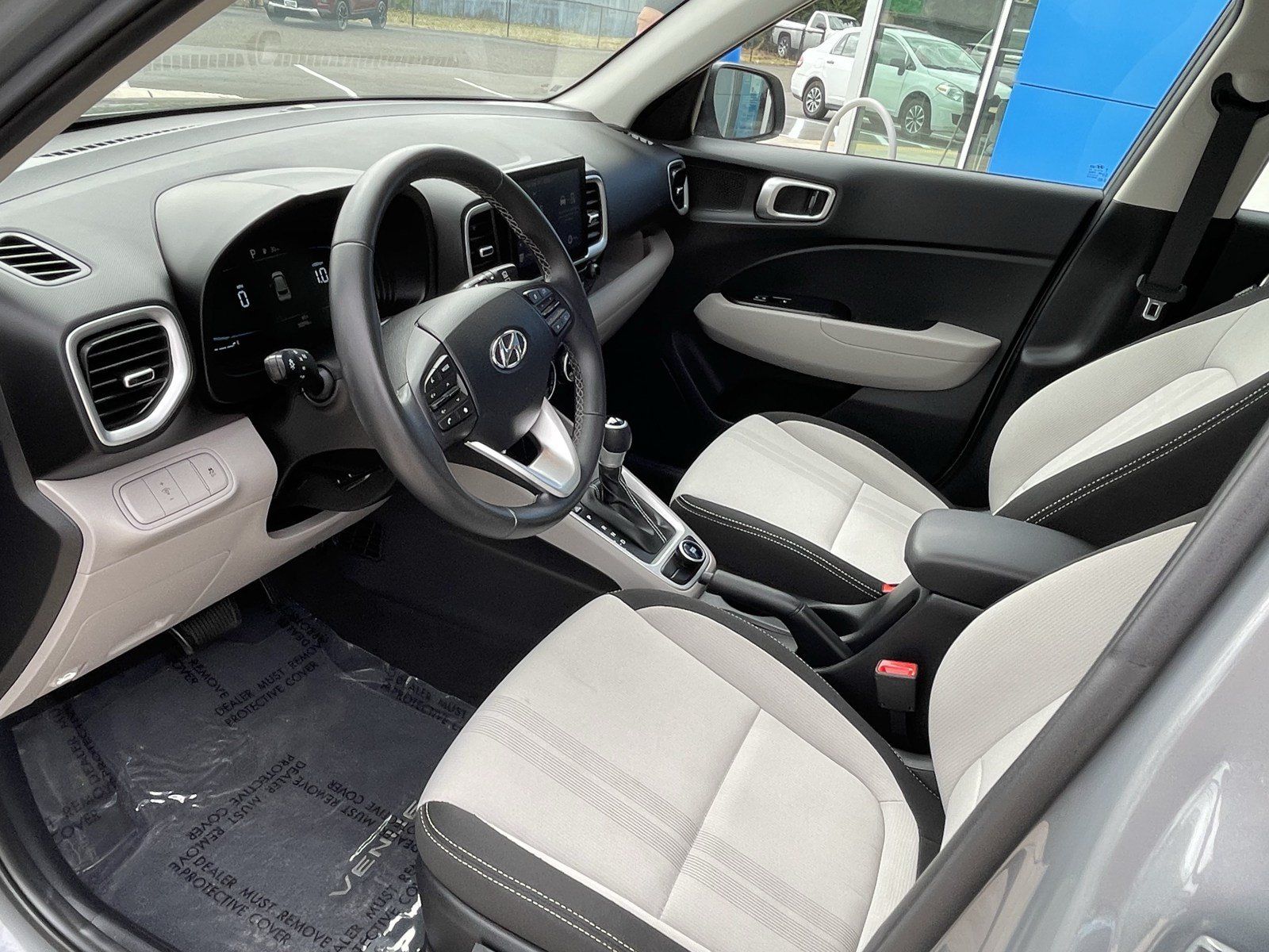 Used 2023 Hyundai Venue SEL FWD image 10
