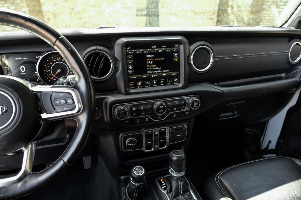 Used 2020 Jeep Wrangler Unlimited Sahara AWD/4WD image 33
