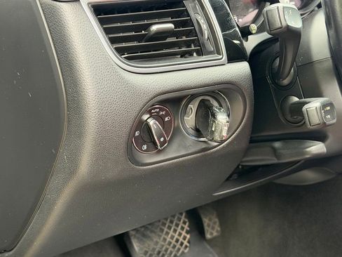 Used 2018 Porsche Macan Sport Edition AWD/4WD image 28