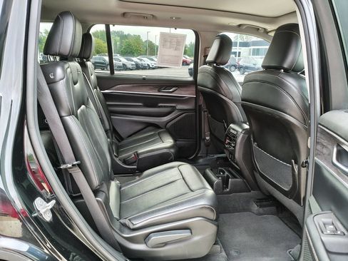 Used 2023 Jeep Grand Cherokee L Limited w/ Luxury Tech Group II AWD/4WD image 22
