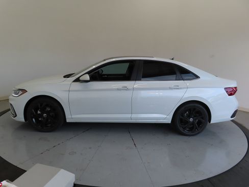 New 2025 Volkswagen Jetta SE image 8