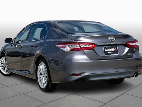 Used 2018 Toyota Camry XLE image 10