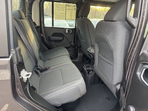 Used 2024 Jeep Gladiator Sport image 6