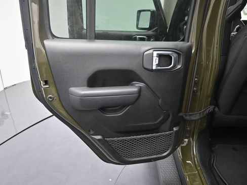 Used 2021 Jeep Gladiator Sport AWD/4WD image 17