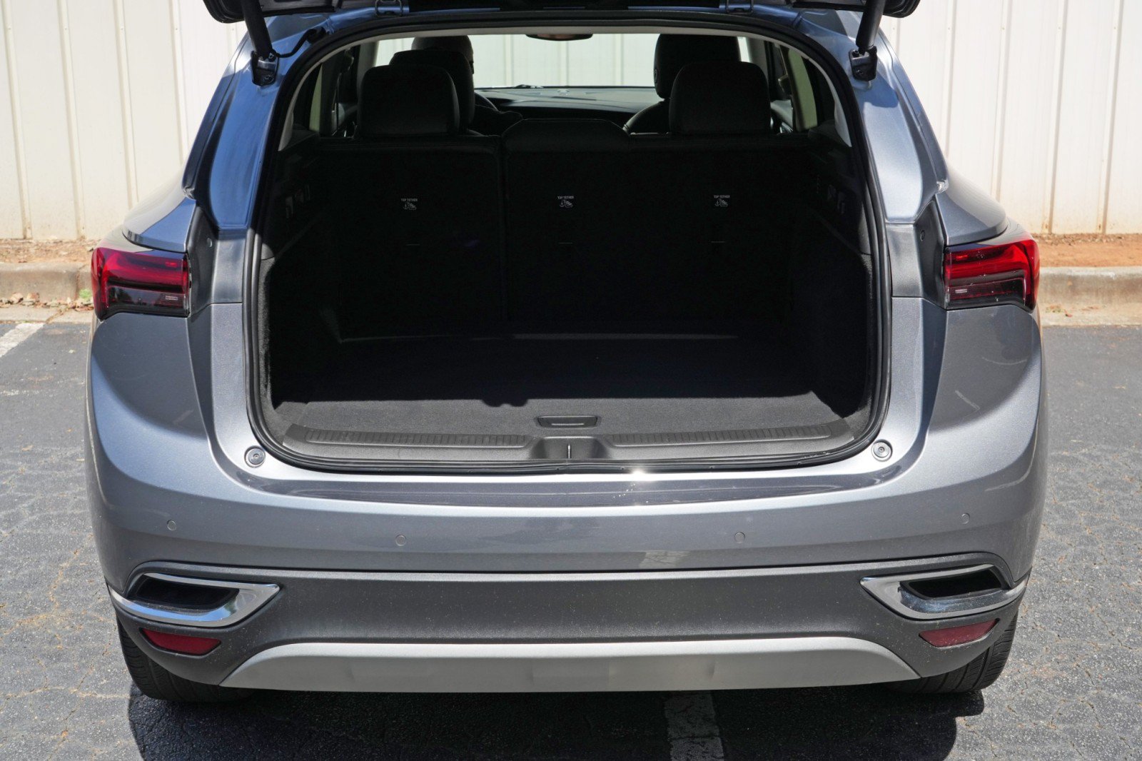 Used 2022 Buick Envision Essence w/ Safety Package FWD image 9