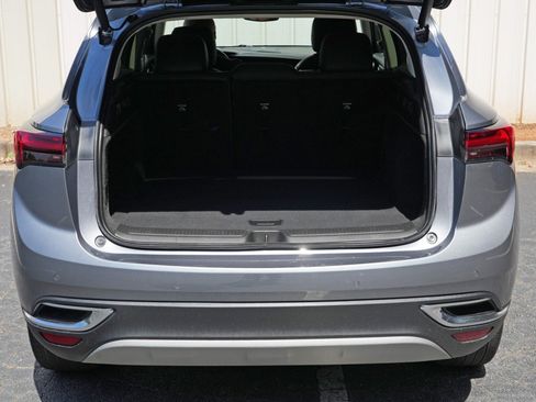Used 2022 Buick Envision Essence w/ Safety Package FWD image 9