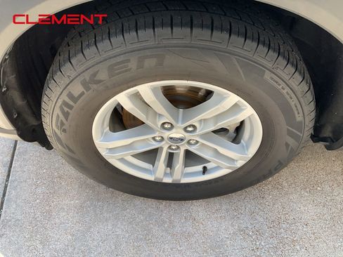 Used 2021 Ford Explorer XLT w/ Equipment Group 202A RWD image 24
